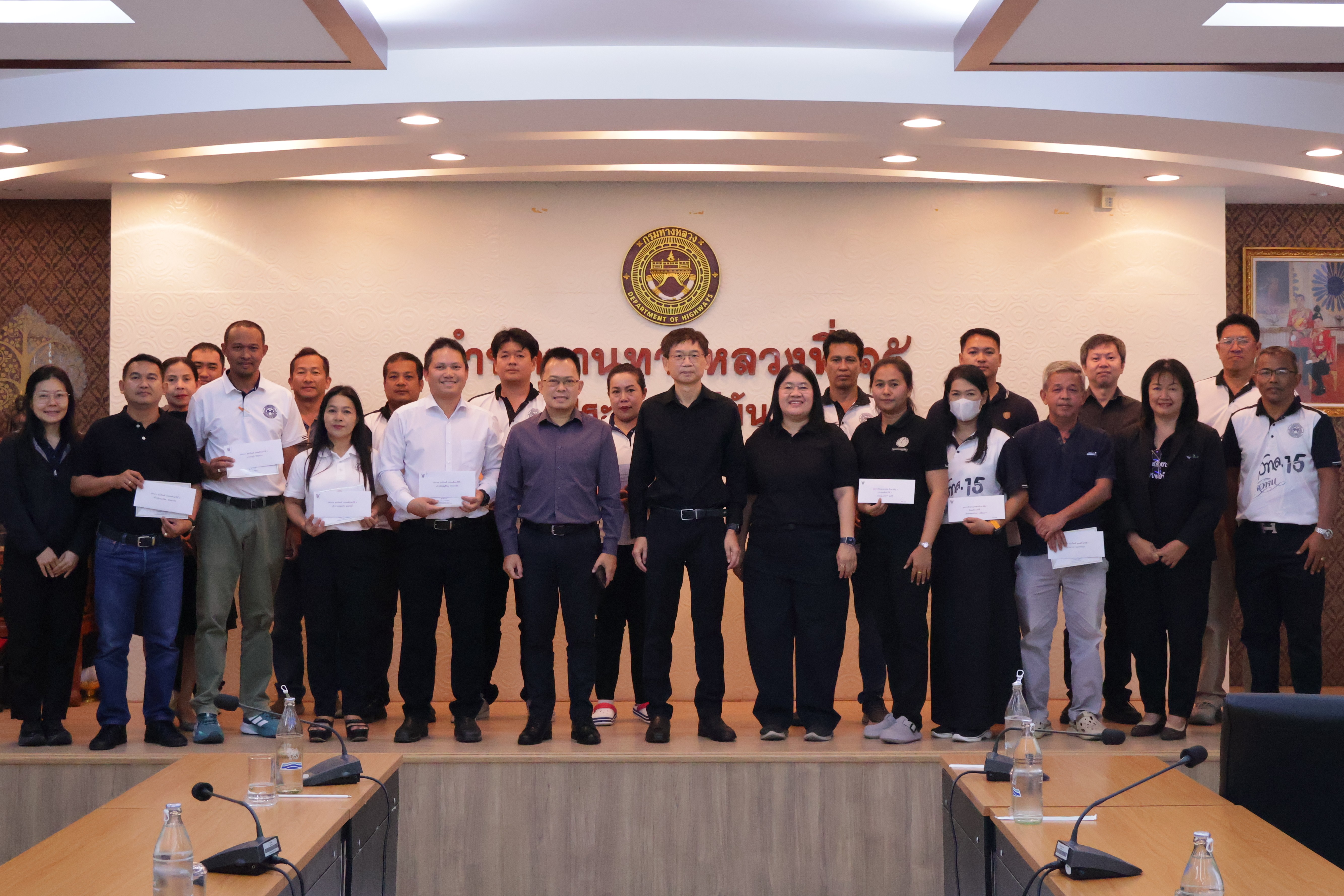 มอบทุนการศึกษาให้แก่บุตรสมาชิกของสหกรณ์ออมทรัพย์กรมทางหลวงประจำปี 2568